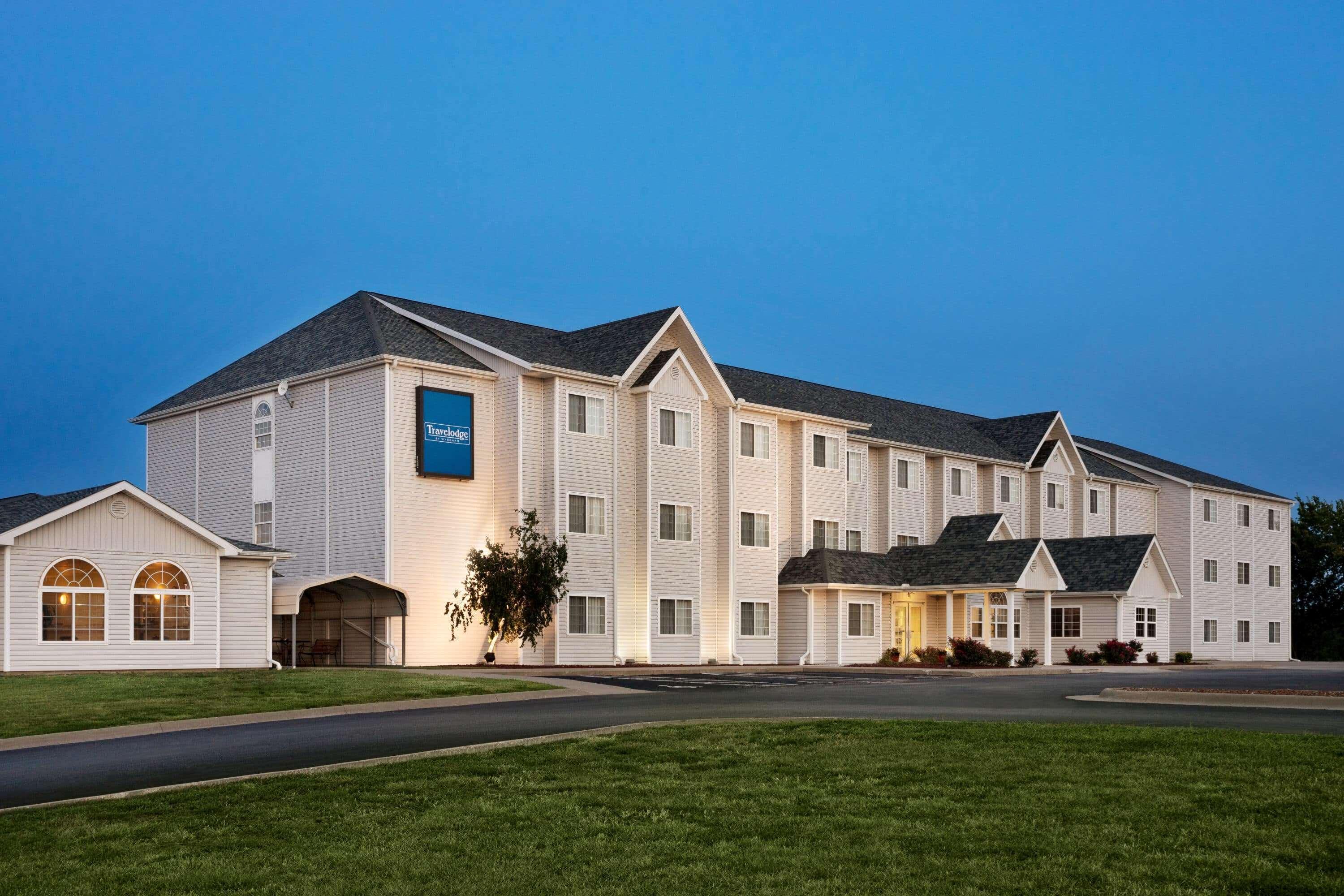 Travelodge By Wyndham Fort Scott Екстериор снимка