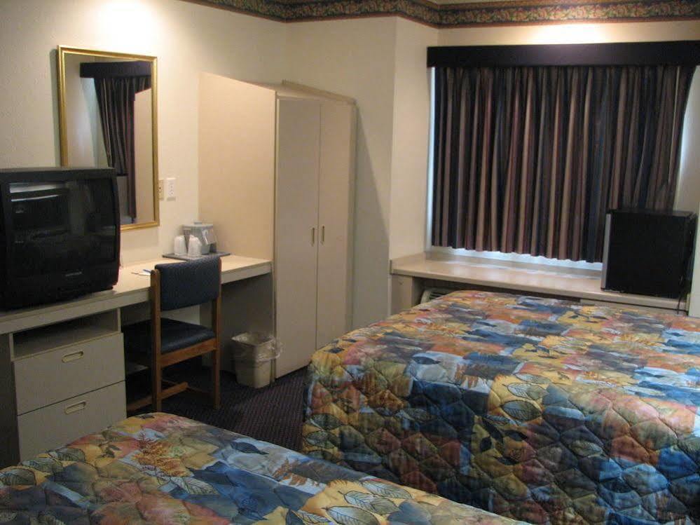 Travelodge By Wyndham Fort Scott Екстериор снимка