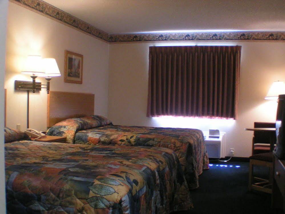 Travelodge By Wyndham Fort Scott Екстериор снимка