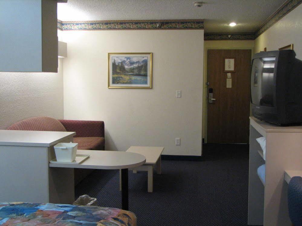 Travelodge By Wyndham Fort Scott Екстериор снимка